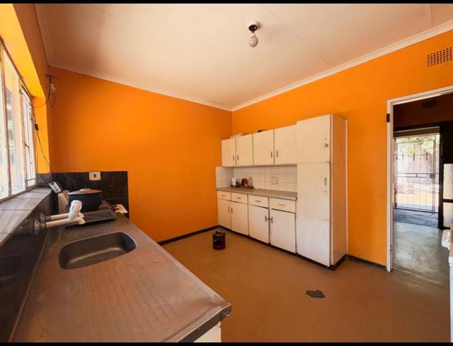 10 BEDROOM HOUSE FOR SALE IN VANDERBIJLPARK CE 5
